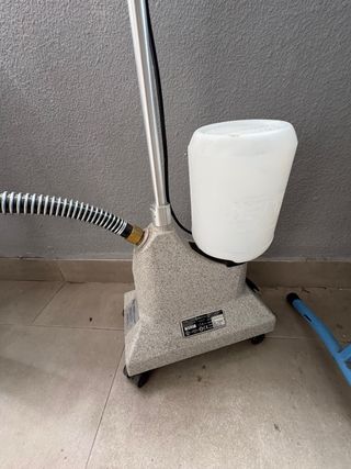 Centro de planchado con ruedas