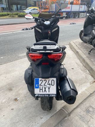 Yamaha XMAX 400 Maxi Scooter edicion limitada Momo