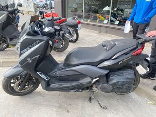 Yamaha XMAX 400 Maxi Scooter edicion limitada Momo