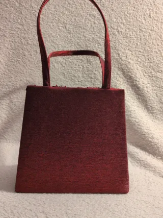 Bolso de fiesta rojo con pedrería