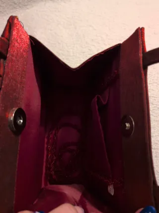 Bolso de fiesta rojo con pedrería