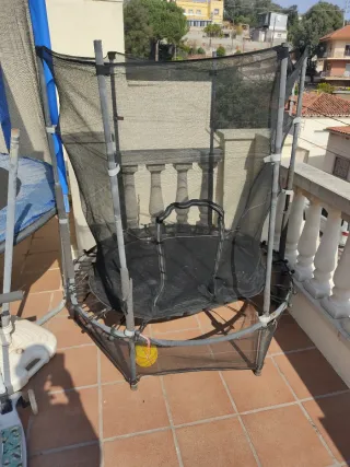 Cama elástica con red de seguridad