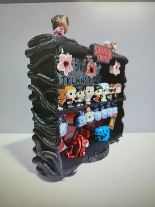 Expositor 3D Stranger Things para Funkos Kinder.