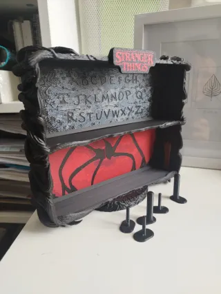 Expositor 3D Stranger Things para Funkos Kinder.