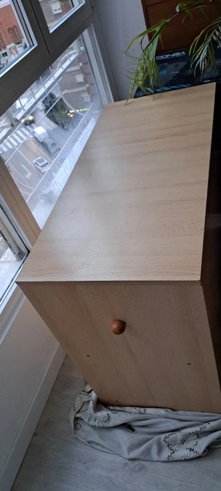 Mueble de baño y lavabo blanco