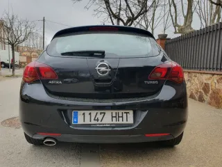 Opel Astra 2011