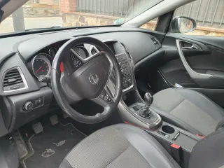 Opel Astra 2011