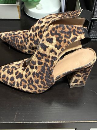 Zapatos de tacón leopardo Y amarillo los 25€