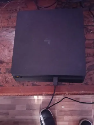 PlayStation 4 Slim Negra