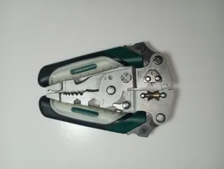 Alicate pelacables multifunción