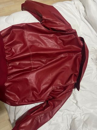 Chaqueta de cuero roja