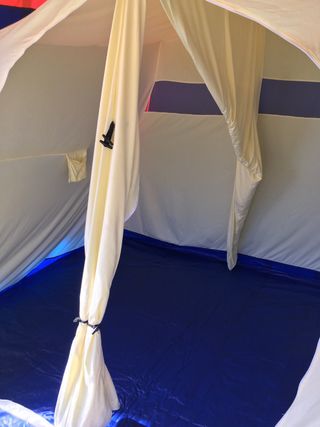 Tienda de campaña grande vintage