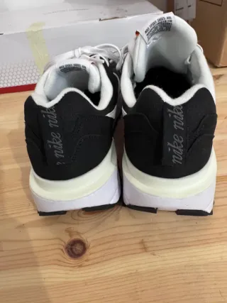 Zapatillas Nike Air Max Dawn Negras y Blancas