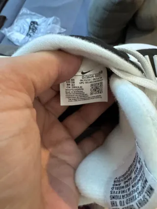 Zapatillas Nike Air Max Dawn Negras y Blancas