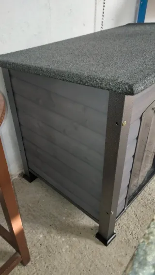 Caseta para perros nueva. Sin usar. Montada.