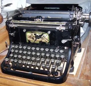 Máquina de escribir Continental antigua