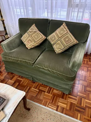 Sofá de 2 plazas en pana verde