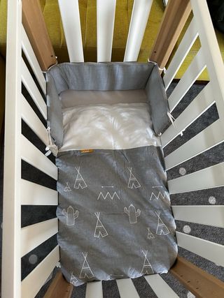 Minicuna blanca y madera