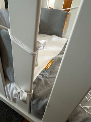 Minicuna blanca y madera