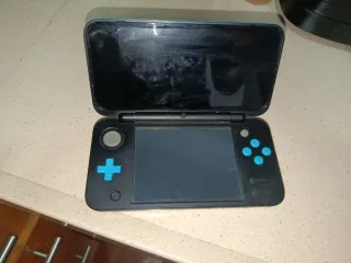 Nintendo 2DS XL Nero e Blu + 250 Giochi
