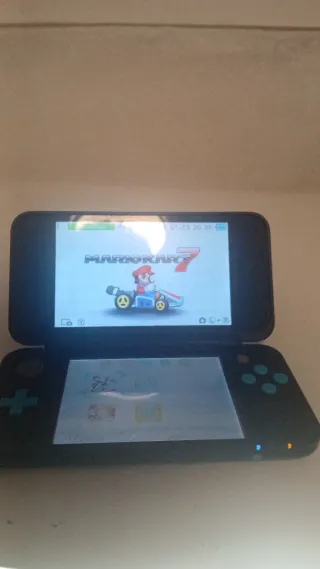 Nintendo 2DS XL Negra y Azul + 250 Juegos