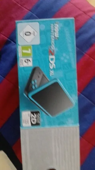 Nintendo 2DS XL Negra y Azul + 250 Juegos