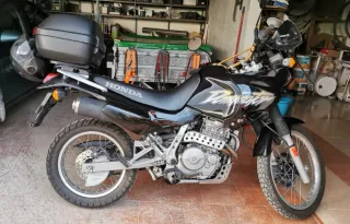 Honda Dominator Negra