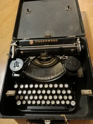 Máquina de escribir antigua