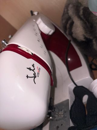 Máquina de coser Jata Génesis 695