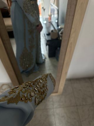 Tekchita Caftán Marroquí Azul y Dorado