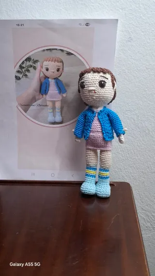 Muñeca de crochet estilo Eleven