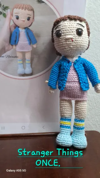 Muñeca de crochet estilo Eleven