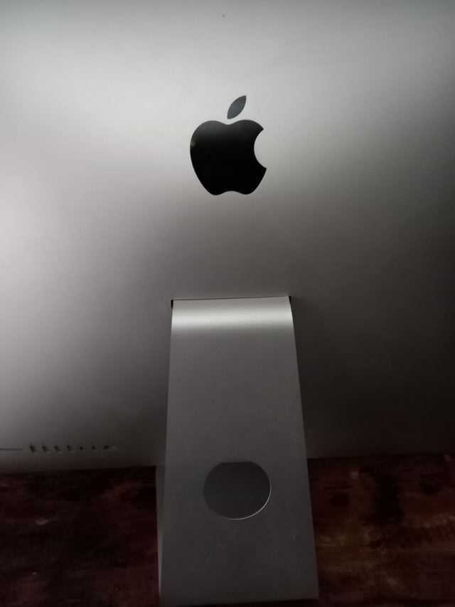Apple iMac 27 (i7/32GB RAM/AMD/3TB)