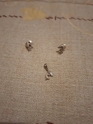Pendientes y colgante de plata, de delfín