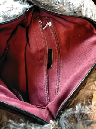 Bolso de mano peludo