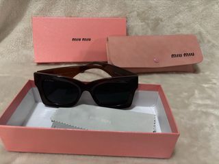 Gafas de sol Miu Miu marrones y negras