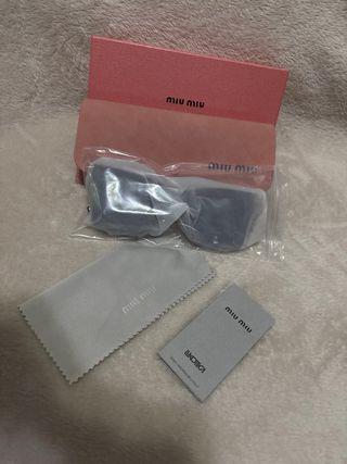 Gafas de sol Miu Miu marrones y negras