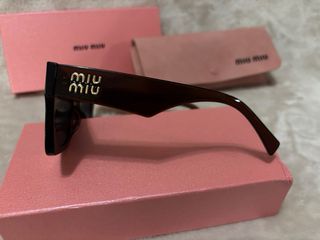 Gafas de sol Miu Miu marrones y negras