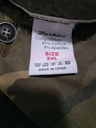 Pantalón corto militar casual.