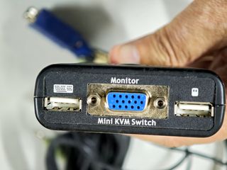 Switch KVM Conceptronic 2 Puertos USB+SONIDO+VGA
