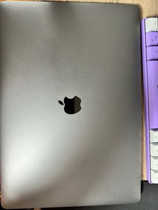 MacBook Pro A1990 15 Plata/Gris Espacial