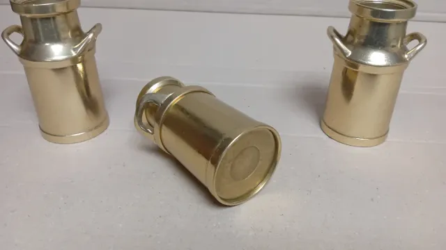 Porta latte in ottone dorato