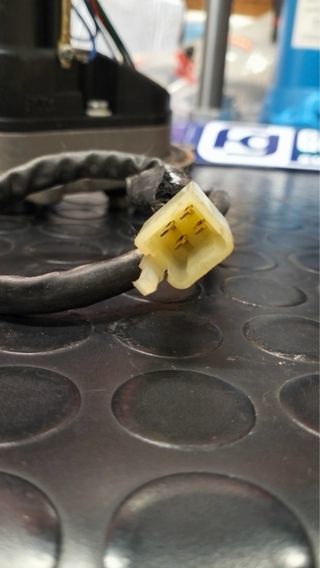 Pompa benzina Aprilia RSV1000 04 05 06 07 08