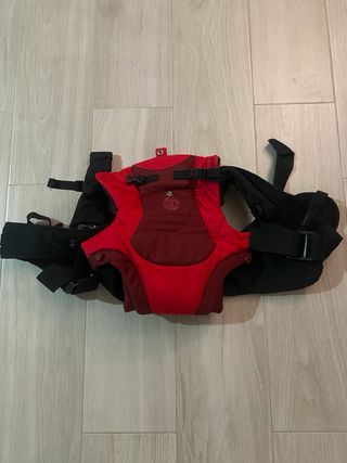 Mochila portabebés Jane negra y rojo