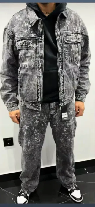 Conjunto de hombre con etiqueta