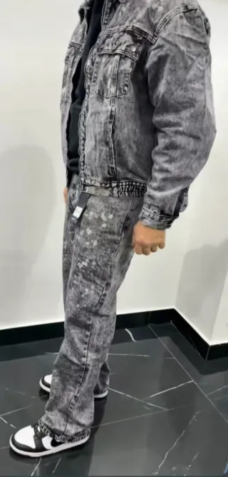 Conjunto de hombre con etiqueta