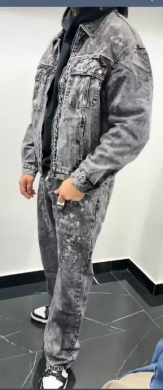 Conjunto de hombre con etiqueta