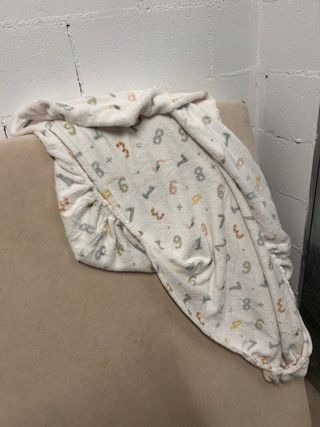 Cama para perro beige con asa