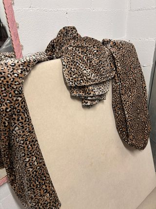 Cama para perro beige con asa