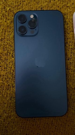 iPhone 12 Pro Max, capacidad 128GB y azul marino